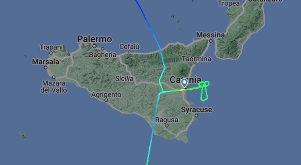 Volo Lufhtansa per Catania dirottato a Malta, la traiettoria disegnata dal pilota diventa virale. «Un messaggio alla torre di controllo?