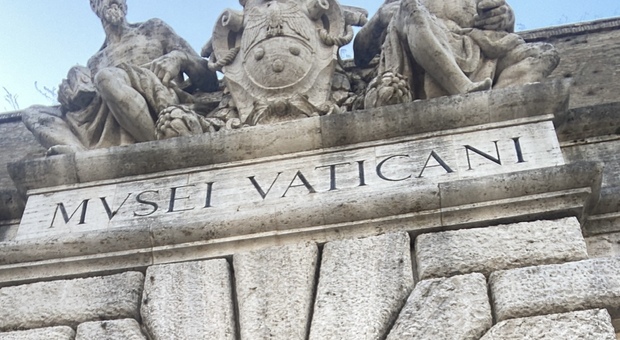 Musei Vaticani, il Papa colloca copia della "barca di Pietro" ma per gli archeologi non ci sono prove
