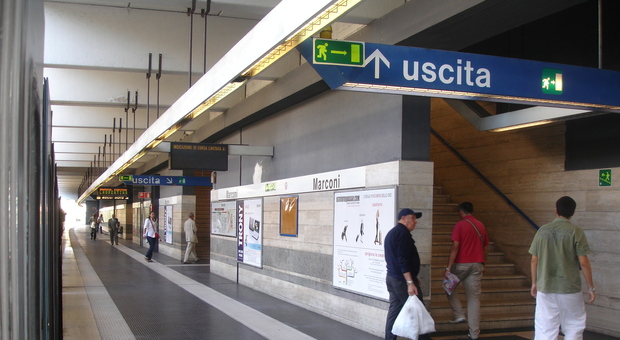 Metro B di Roma, uomo morto mentre va a lavoro: choc alla fermata Marconi