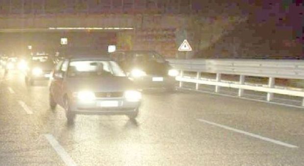 Guida per dieci chilometri contromano: 94enne sfiora una strage sulla superstrada