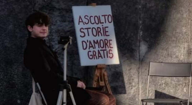 "Ascolto storie d'amore gratis " il fenomeno per cuori infranti, al centro storico di Napoli