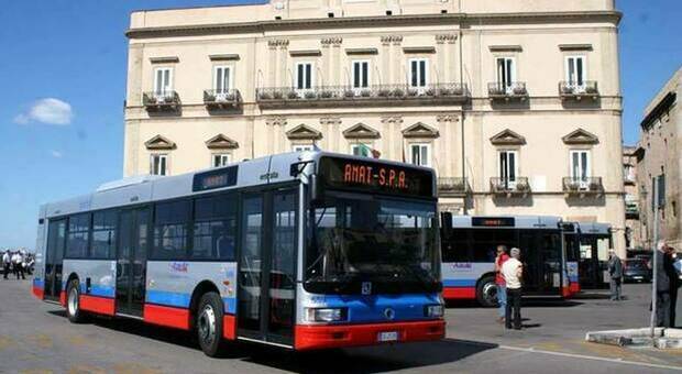 Disabile abusata su bus di linea a Taranto, indagati 8 autisti: «Approfittavano della fragilità della vittima»