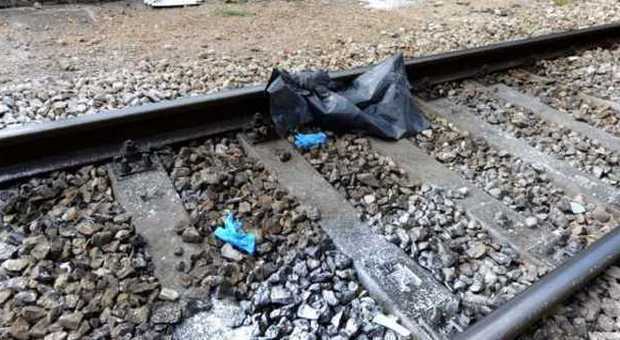 Cosenza, Vincenzo muore a 14 anni investito dal ​treno: "Ha attraversato i binari all'improvviso"