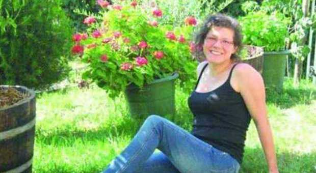 I funerali di Elena Ceste: sui manifesti anche il marito arrestato per l'omicidio