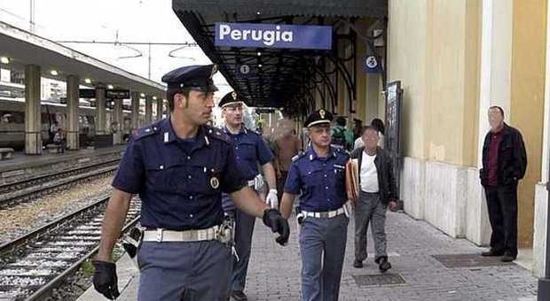 Perugia, lite in stazione per le vacanze Lei a lui: "Tu in ferie non ci vai"