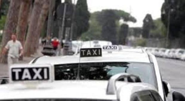 San Benedetto, volume della radio alto Ragazza minaccia col coltello il taxista
