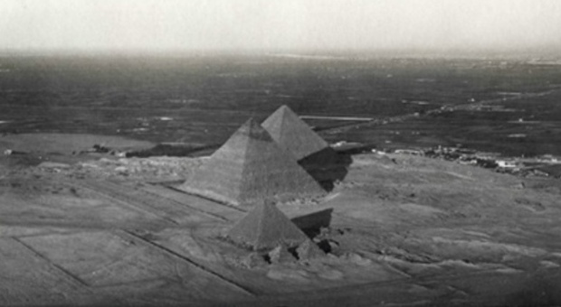 Le Piramidi e i templi di Karnak nelle foto aeree di Kofler nel 1914 in mostra da ieri sera all'Accademia d'Egitto