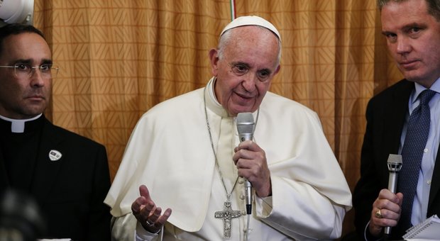 Papa Francesco: «Gesù accoglierebbe omosessuali e trans»