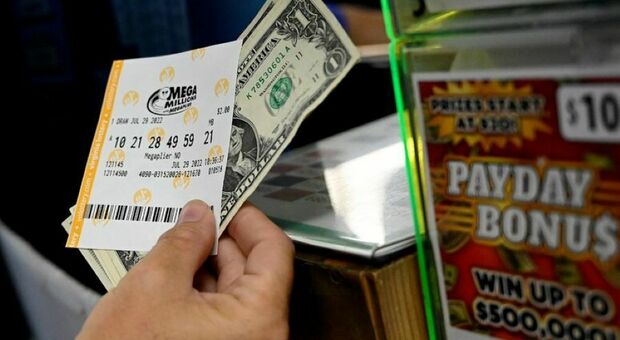 Powerball, vinto il jackpot da un miliardo di dollari: il biglietto venduto in California, ecco come potrà incassare la vincita