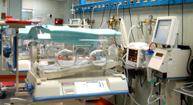 Foto d'archivio di terapia intensiva neonatale