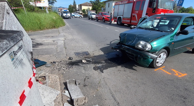 Terni, fuori strada con l'auto in via Narni dopo un malore: muore una donna di 76 anni