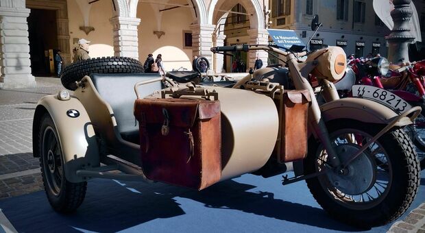 Pesaro, un sidecar nazista all’ASI Moto Day: «Quella evoco orrore e cordoglio» Foto Roberto Malini
