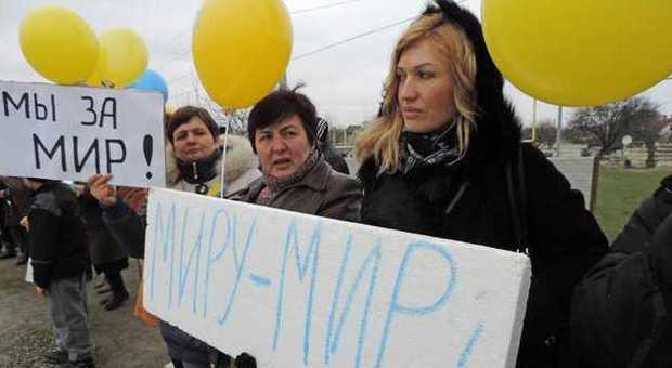 Protesta di donne ucraine in Crimea