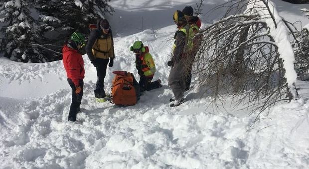 Scialpinista travolto e ucciso dalla valanga. Era sotto un metro di neve