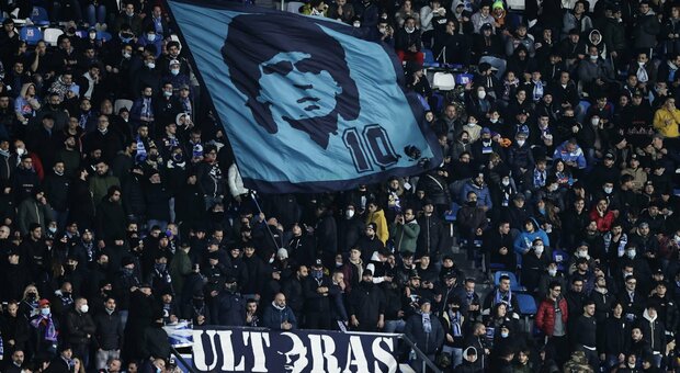 Napoli, stop ai biglietti: il Maradona torna al 50%