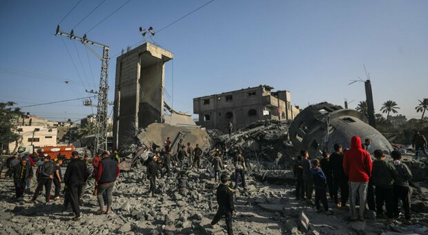 Gaza, Hamas: «Possibile accordo in 24-48 ore se Israele accetta richieste». Bombardamenti su Khan Younis