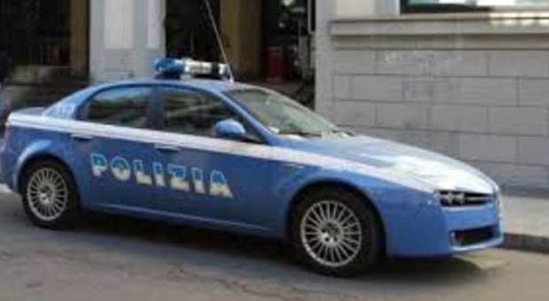 Roma, falso incidente: 25enne picchiata e rapinata