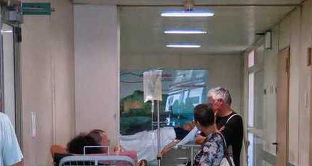 Napoli, emergenza influenza: finite le barelle, solo posti in piedi negli ospedali