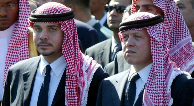 Giordania, re Abdallah in pubblico con il fratellastro Hamzah: crisi superata?