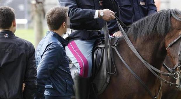 Parco di Capodimonte, giovani rapinatori arrestati da polizia a cavallo