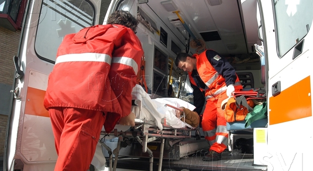 Roma, scontro tra tir e pullman sull'A1: 31 passeggeri in ospedale