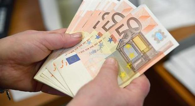 Tetto pagamenti in contanti, il limite fissato a 2000 euro: l'ultima bozza del decreto fiscale