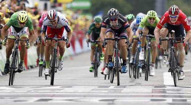 Tour de France, Greipel vince allo sprint Froome conserva la maglia gialla di leader