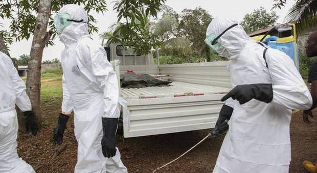 Ebola, nuovo caso in Usa: è un cameraman di Nbc News contagiato in Liberia
