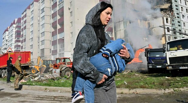 Putin, bombe invisibili sulle case a Uman: in Ucraina torna l'incubo nelle città, 23 morti