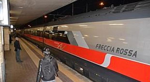 Si getta sotto a un treno Disagi sulla linea Adriatica