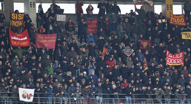 Roma, arrestati 21 tifosi romanisti per i disordini nel match Verona-Roma di domenica scorsa