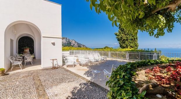 Capri, in vendita la villa del regista Bragaglia dove fu di casa anche Totò