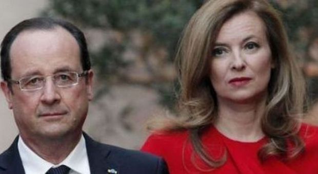 Hollande, le rivelazioni-bomba dell'ex Valerie Trierweiler: "Mi manda molti sms"