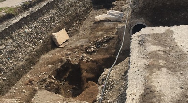 Benevento, scoperte altre tombe: tesoro sotterraneo a Santa Clementina