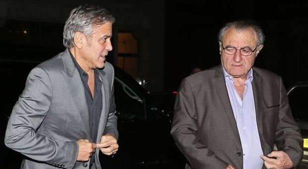 Incidente automobilistico per George Clooney e suo suocero: tornavano da una cena di famiglia