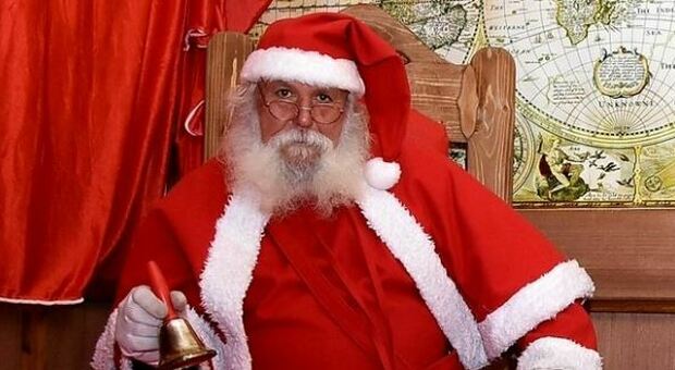 Babbo Natale, l'Oms: «E' immune al virus». Il virologo Fauci: «L'ho vaccinato io al Polo Nord»