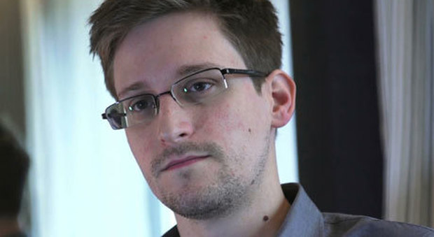 Putin pronto a consegnare Snowden. La tv Usa Nbc: «Regalo a Trump»