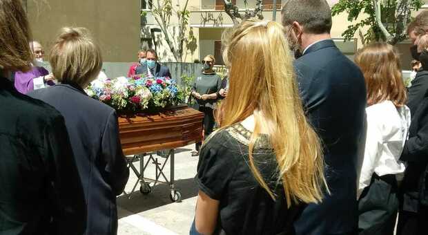 Costruttori, notai e avvocati al funerale a Pescara di Ivano Malaspina