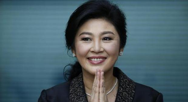 Thailandia, non compare in aula per il verdetto: mandato di arresto per l’ex premier Yingluck