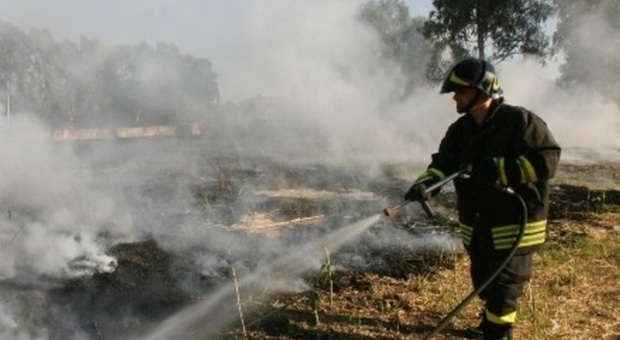 Bastia, scoppiano tre incendi: case minacciate dalle fiamme