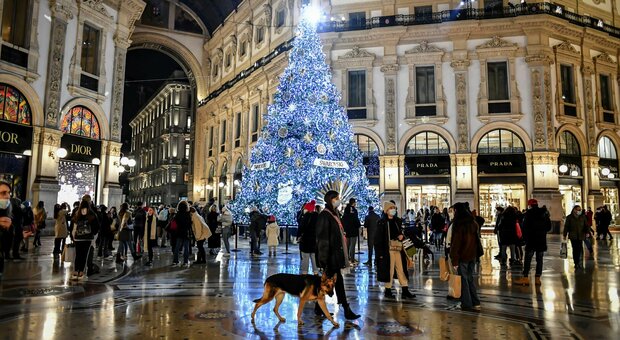 Italia zona rossa a Natale, stretta almeno fino al 3 gennaio. La decisione del governo slitta a domani