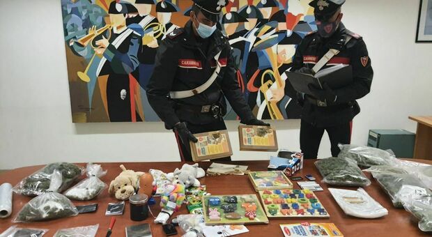 Hashish e cocaina nei giocattoli per bambini: due arresti ad Aprilia