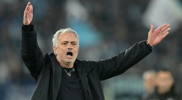 Mourinho divide la piazza social: «Rinnovo adesso», «No, va cambiato perché la squadra gioca male»