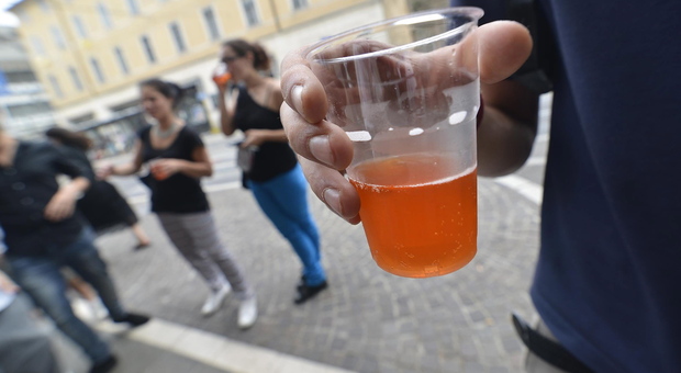 Vietato bere alcol all'aperto, nuova ordinanza del sindaco di Vicenza