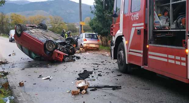 Scontro tra auto a Latina, nell'incidente due feriti gravi