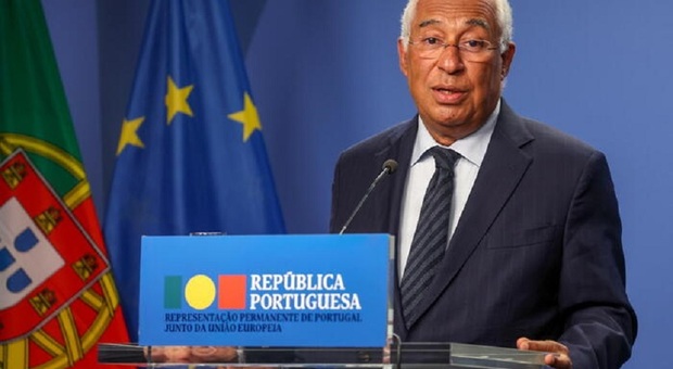 Portogallo, il premier Antonio Costa si dimette perché indagato per corruzione ma c'è un errore di trascrizione (e il responsabile non era lui)