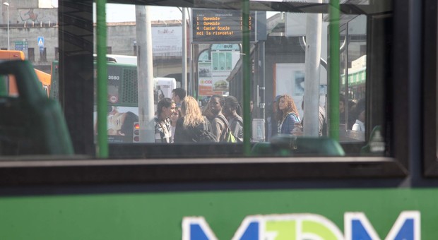 La denuncia dell'autista: «Pericolo sui nuovi bus elettrici, lo sterzo si blocca in corsa»