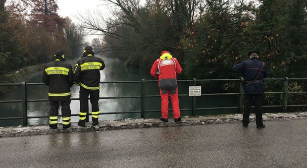Allarme a Treviso: passeggino lasciato in mezzo al ponte sul Sile