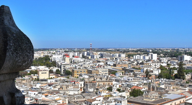 Lecce, riapre il campanile del Duomo: in ascensore per ammirare la città dall'alto. Biglietti, orari e costi