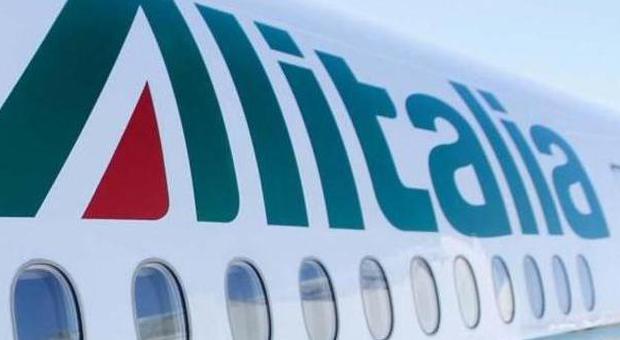 Alitalia, piloti e assistenti di volo scioperano contro gli esuberi